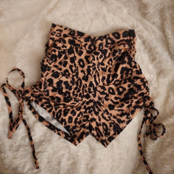 Sale🥳NEW Ruched Booty Lift leopard animal print sexy shorts, size S - Picture 3 of 6
